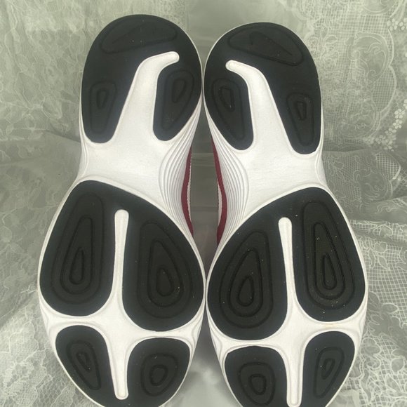 New Nikes, Red size 6 1/2 Youth - Picture 4 of 4